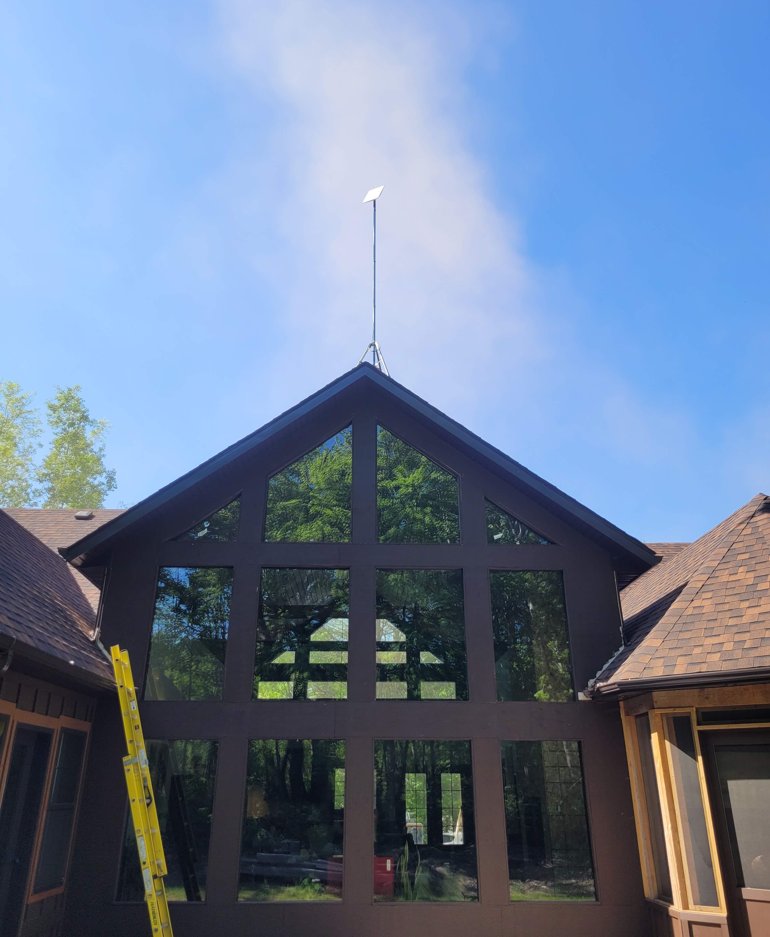 starlink antenna on the roof of a luxury cottage under construction