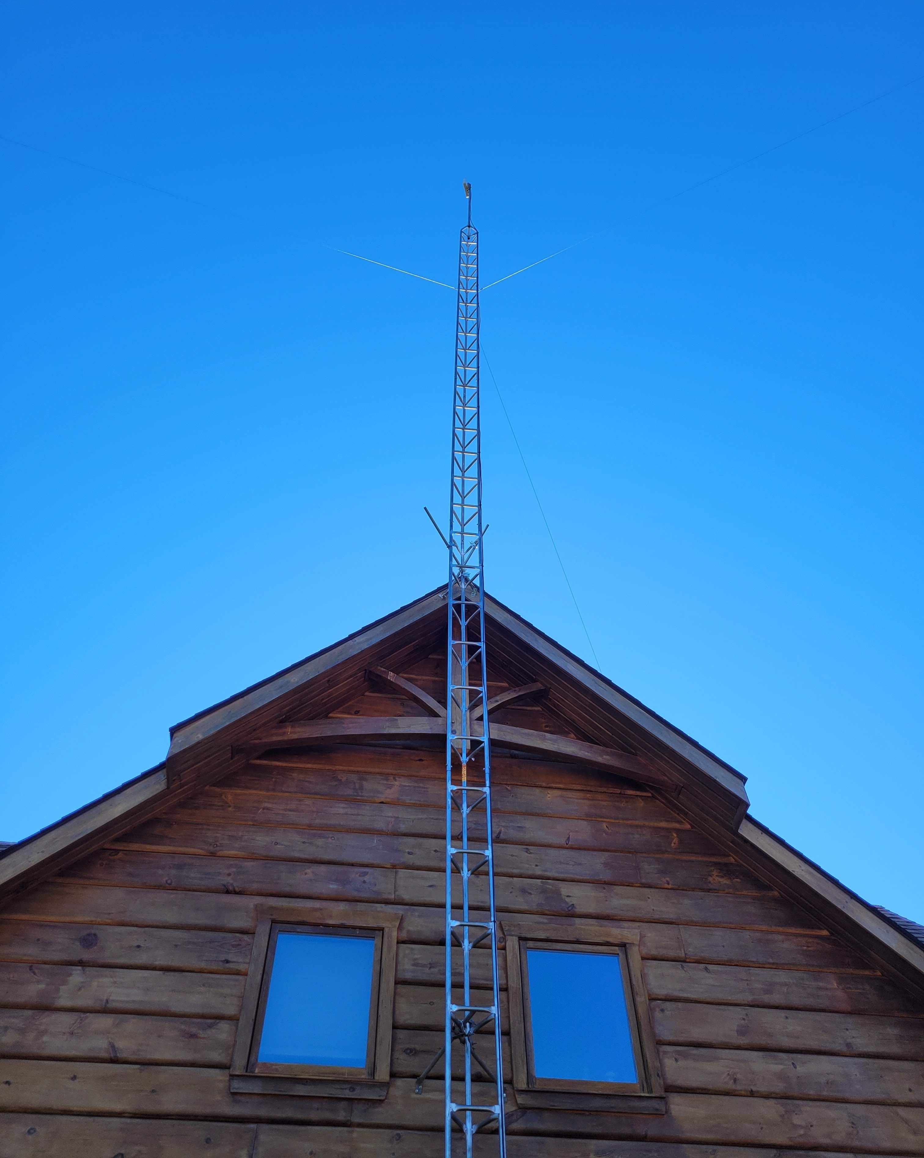 60 foot starlink tower serving a classic simcoe county cottage